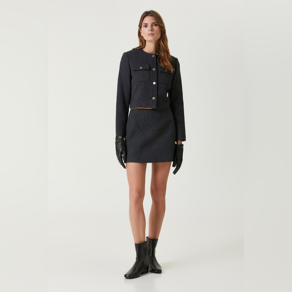 Theory size 6 nwot SET.